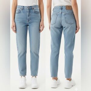 Calvin Klein Vintage Made in USA Light Blue mom Jeans 27x30 inches Leather patch